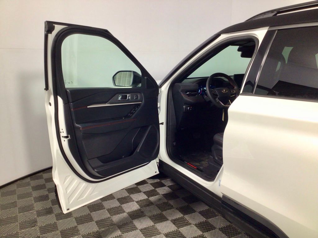 2026 Ford Explorer ST - Photo 18