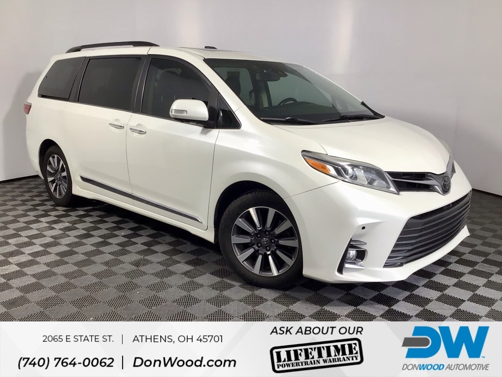 2018 Toyota Sienna Limited's photo
