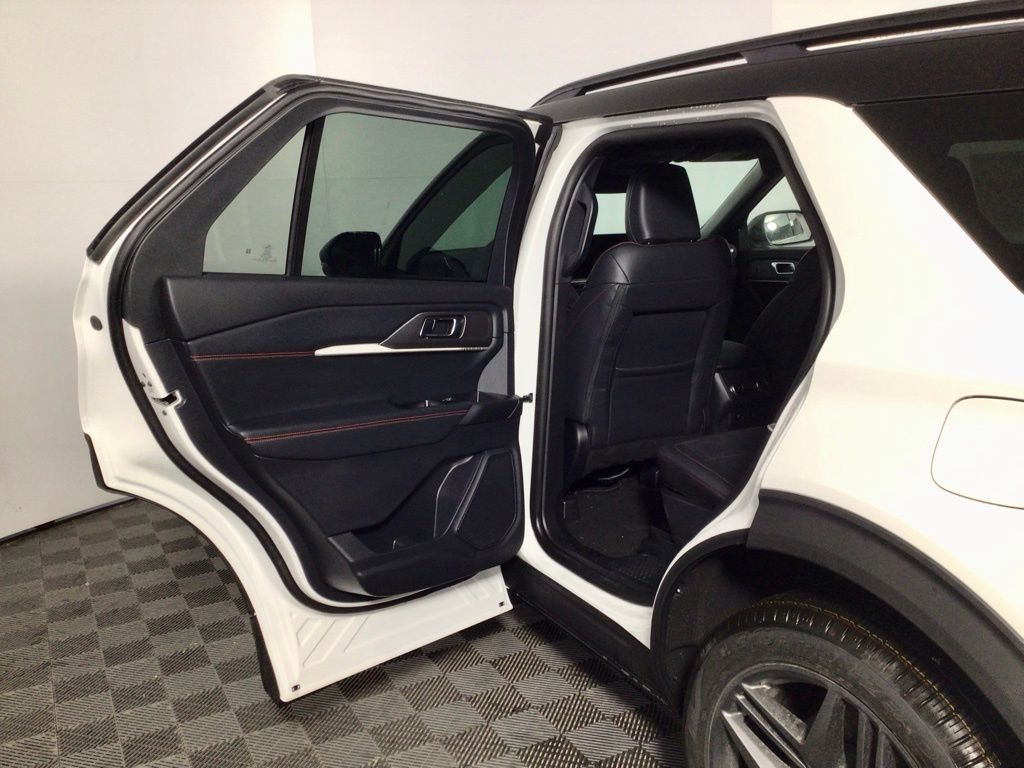 2026 Ford Explorer ST - Photo 31