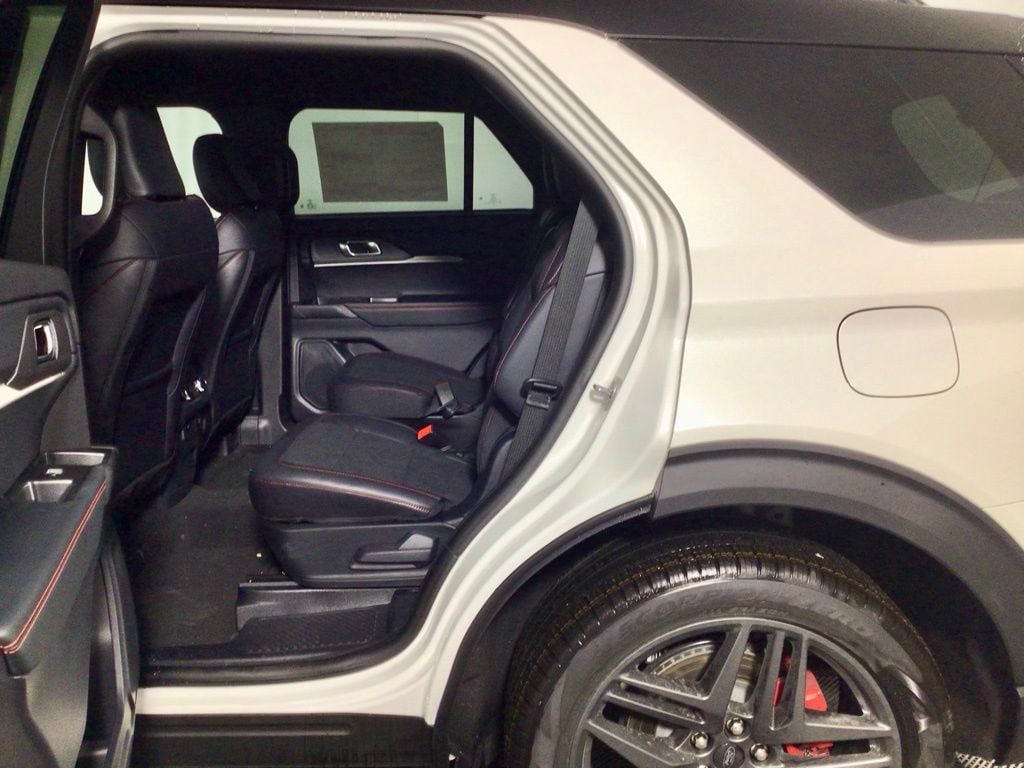 2026 Ford Explorer ST - Photo 32