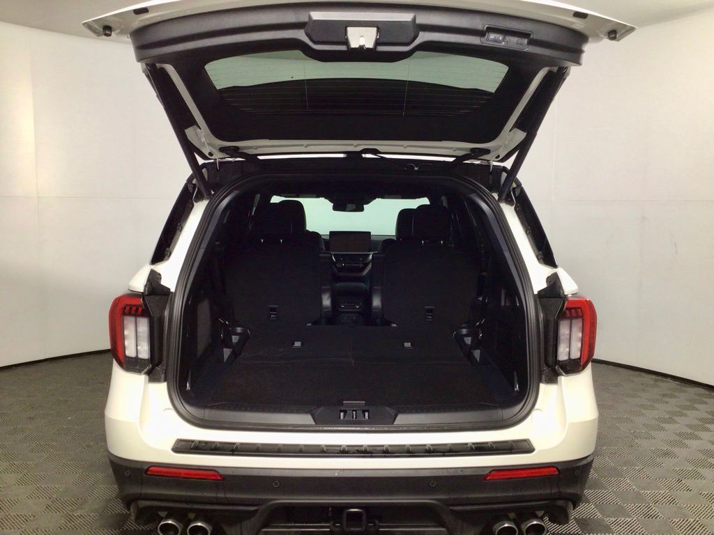 2026 Ford Explorer ST - Photo 15