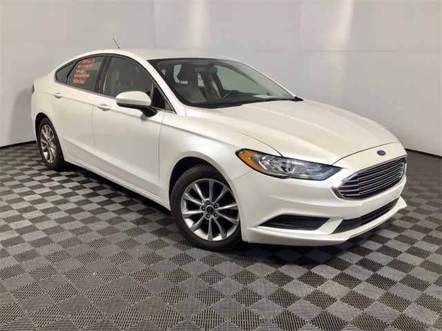 2018 Ford Fusion SE's photo