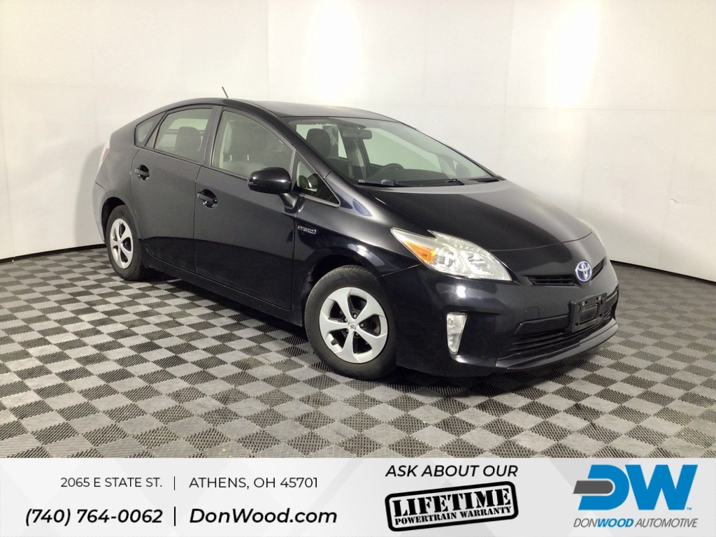 2015 Toyota Prius Three's photo