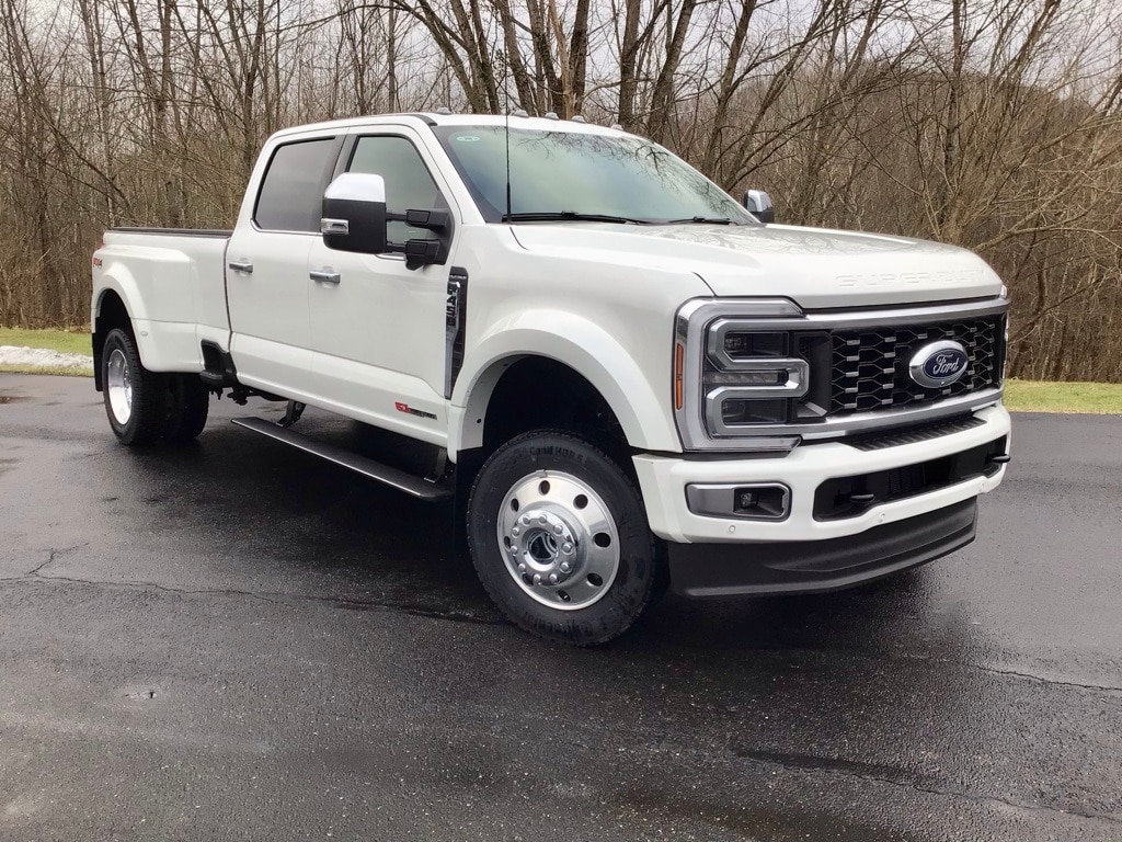2026 Ford F-450 Super Duty Platinum's photo