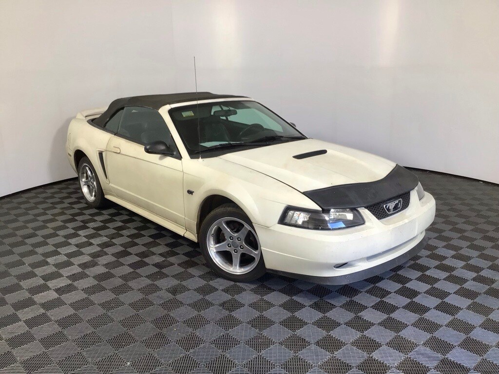 2000 Ford Mustang GT Convertible photo 2