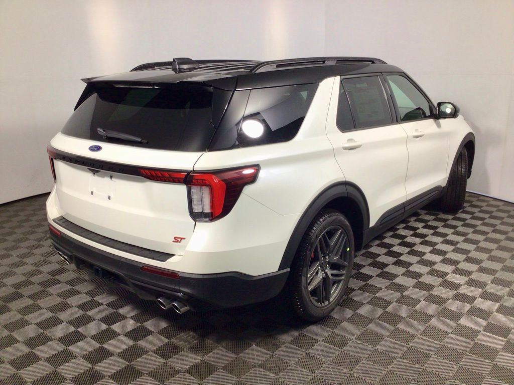 2026 Ford Explorer ST - Photo 17