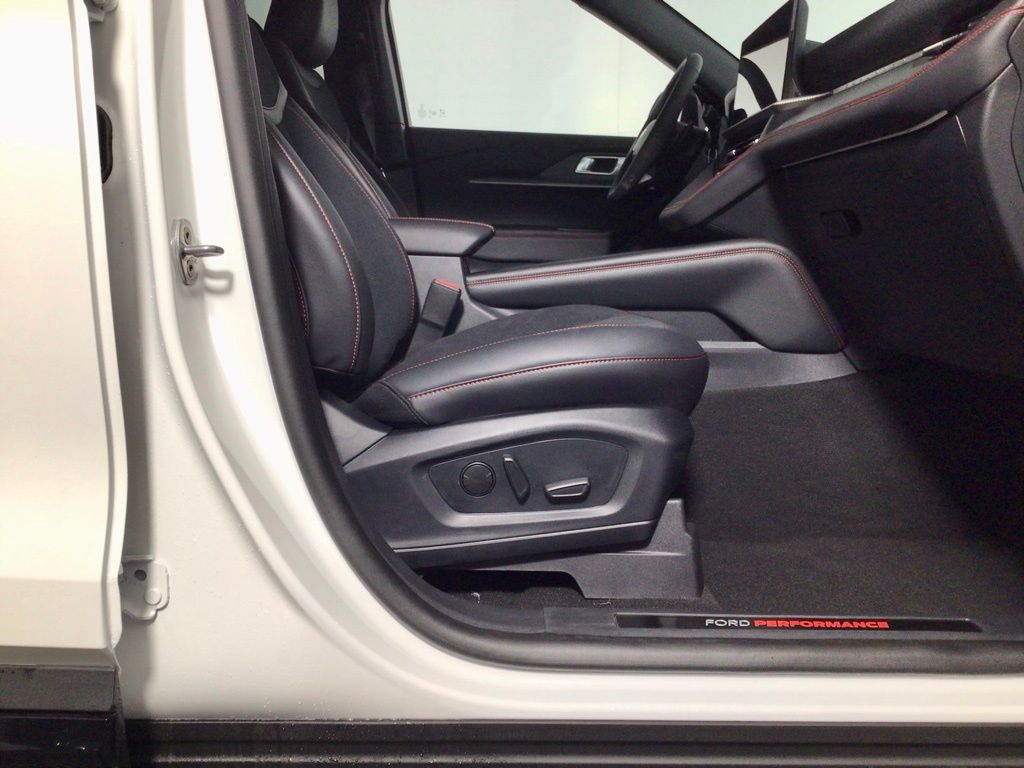 2026 Ford Explorer ST - Photo 38