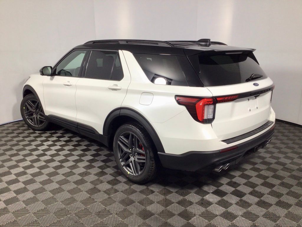 2026 Ford Explorer ST - Photo 13