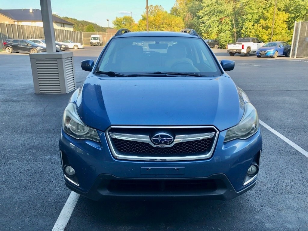 2017 Subaru Crosstrek 2.0i Premium photo 2