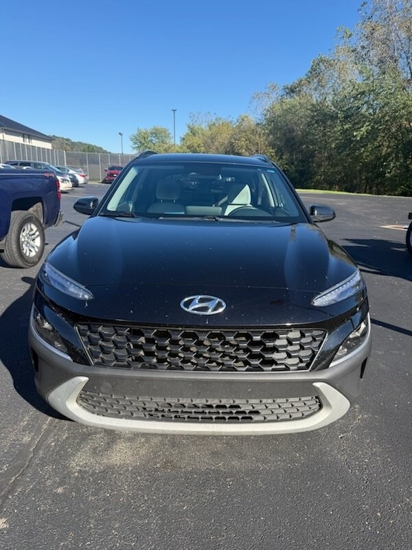 2022 Hyundai Kona SEL photo 2