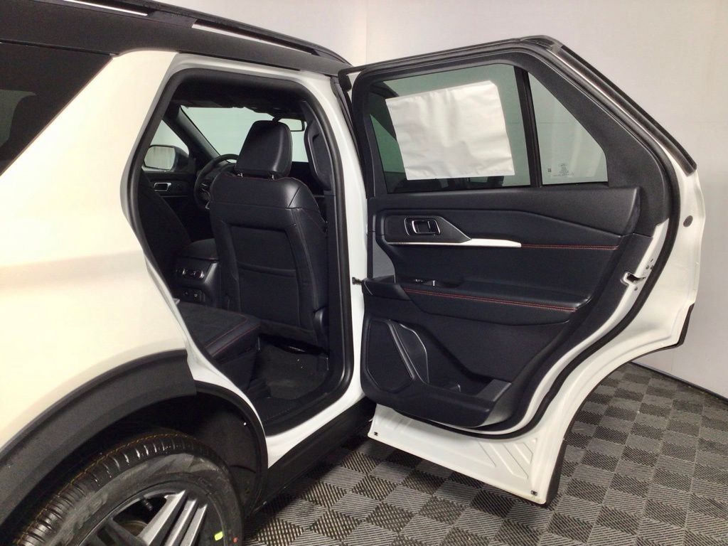 2026 Ford Explorer ST - Photo 34