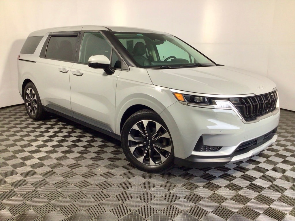 2024 Kia Carnival EX's photo