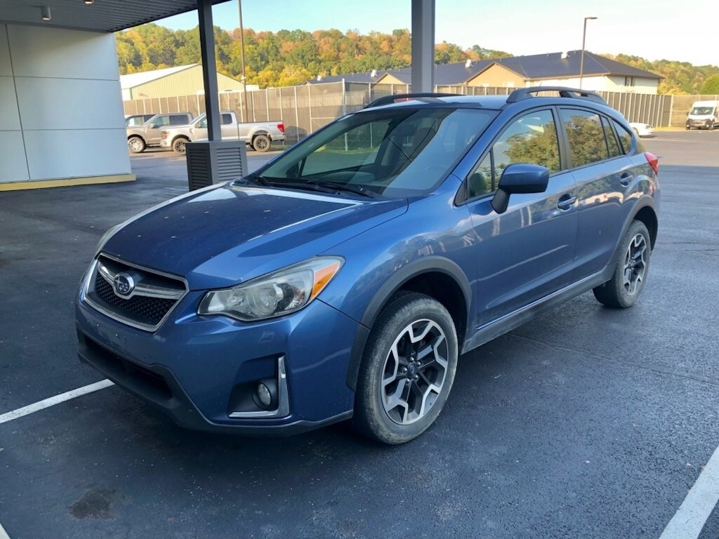 2017 Subaru Crosstrek 2.0i Premium photo 3