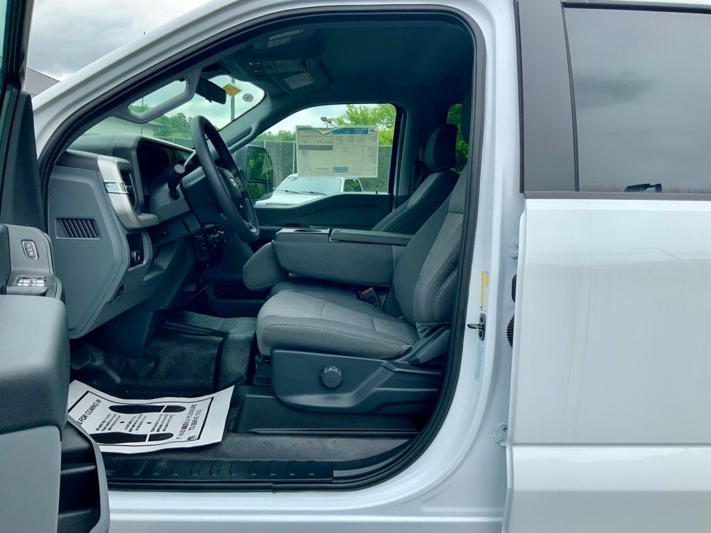 2026 Ford F-350 Super Duty XL - Photo 9