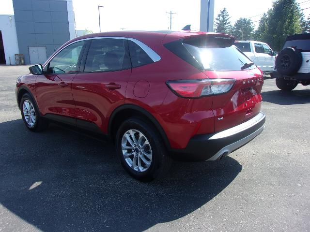 2022 Ford Escape SE photo 2