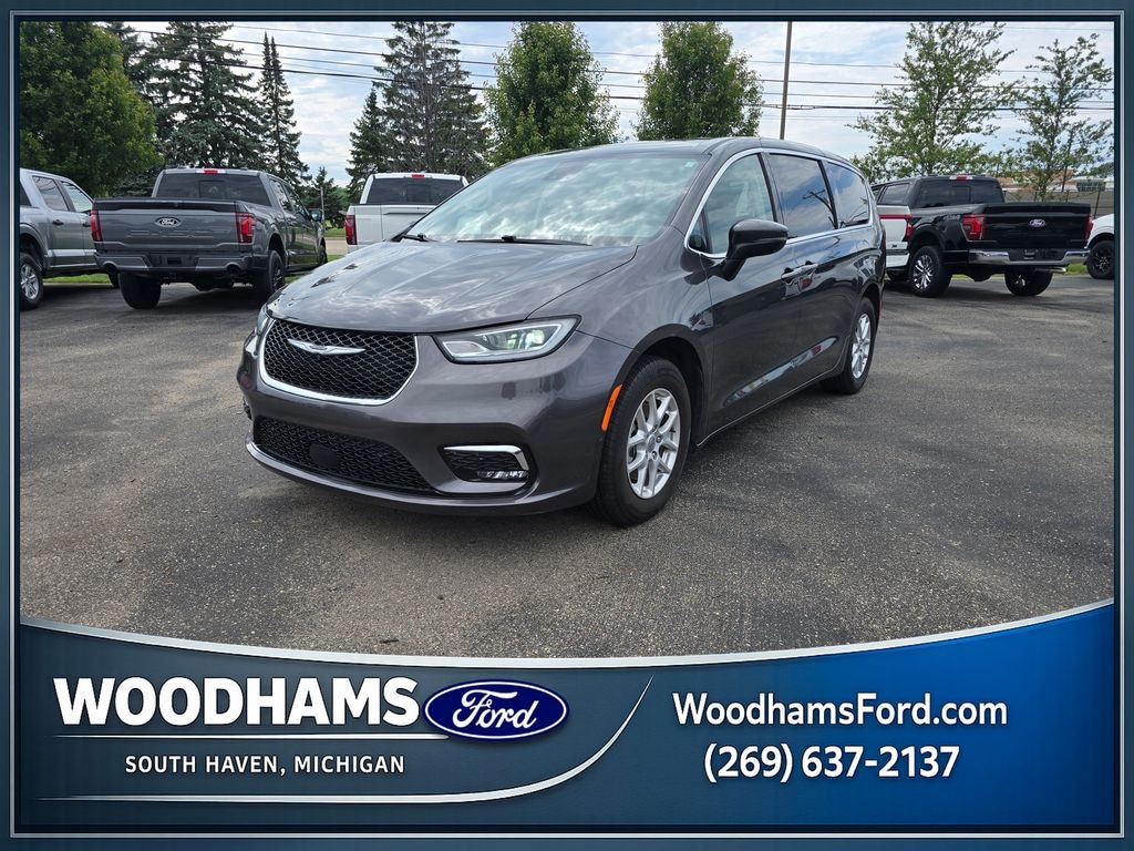 Certified 2023 Chrysler Pacifica Touring L Minivan/Van