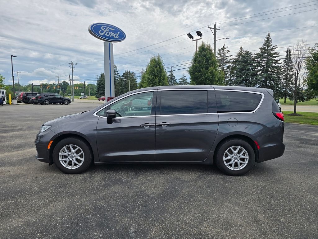 Certified 2023 Chrysler Pacifica Touring L Minivan/Van