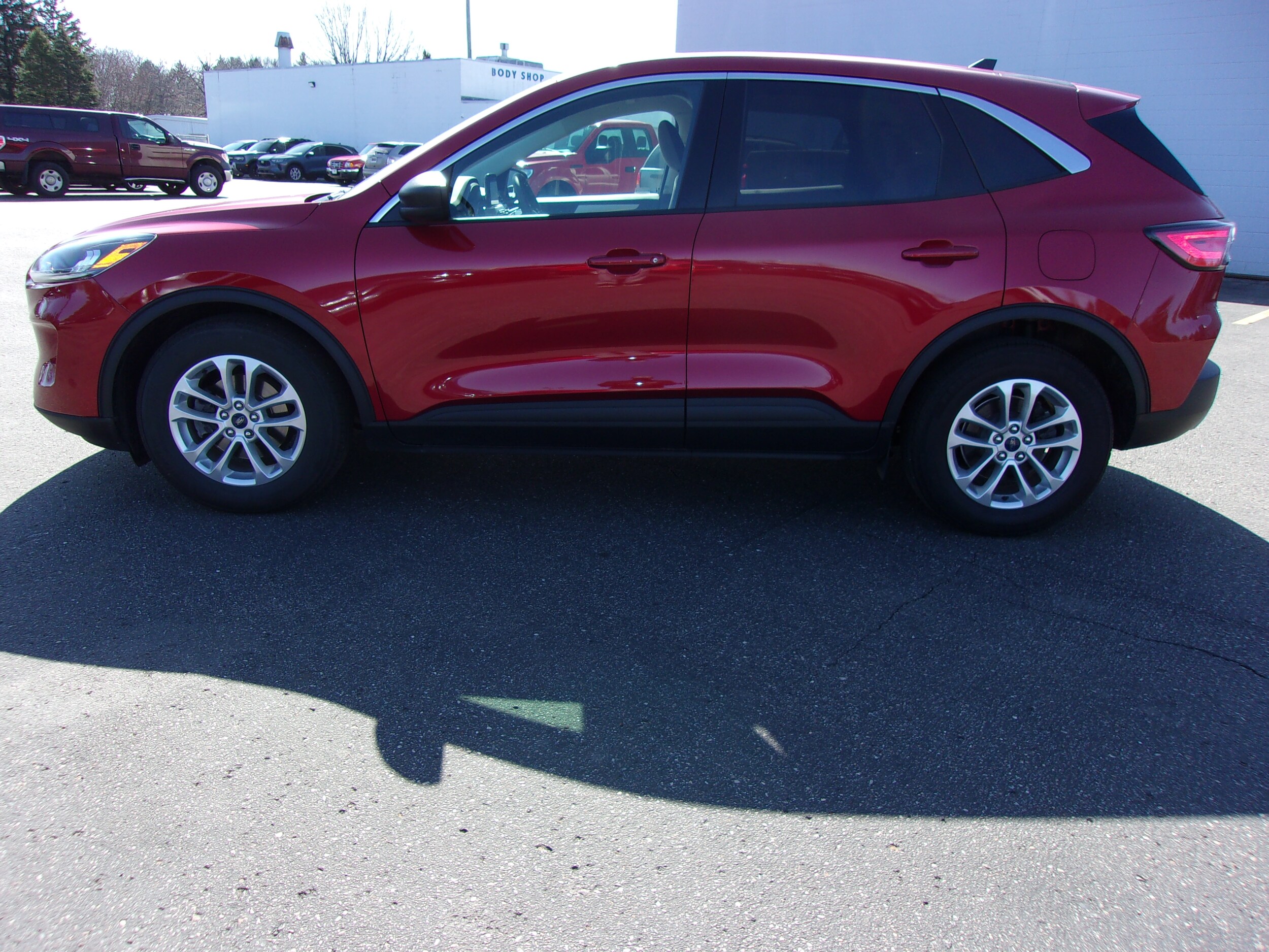 Certified 2022 Ford Escape SE with VIN 1FMCU0G68NUA98928 for sale in South Haven, MI