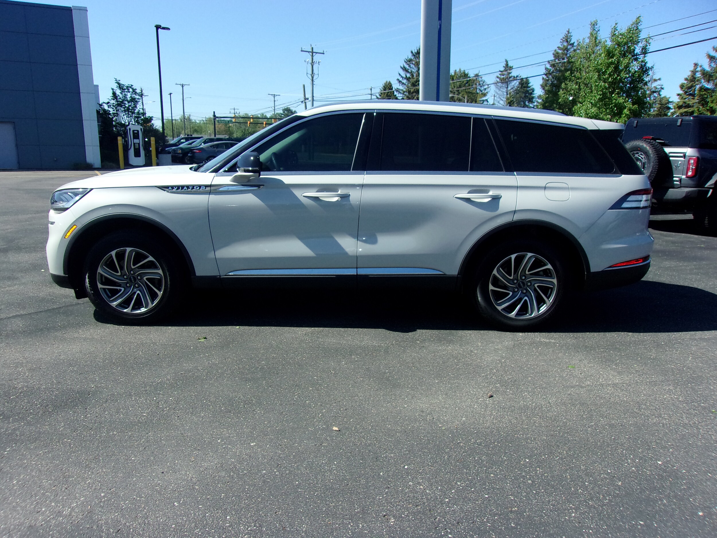Used 2023 Lincoln Aviator Base with VIN 5LM5J6XC0PGL18944 for sale in South Haven, MI