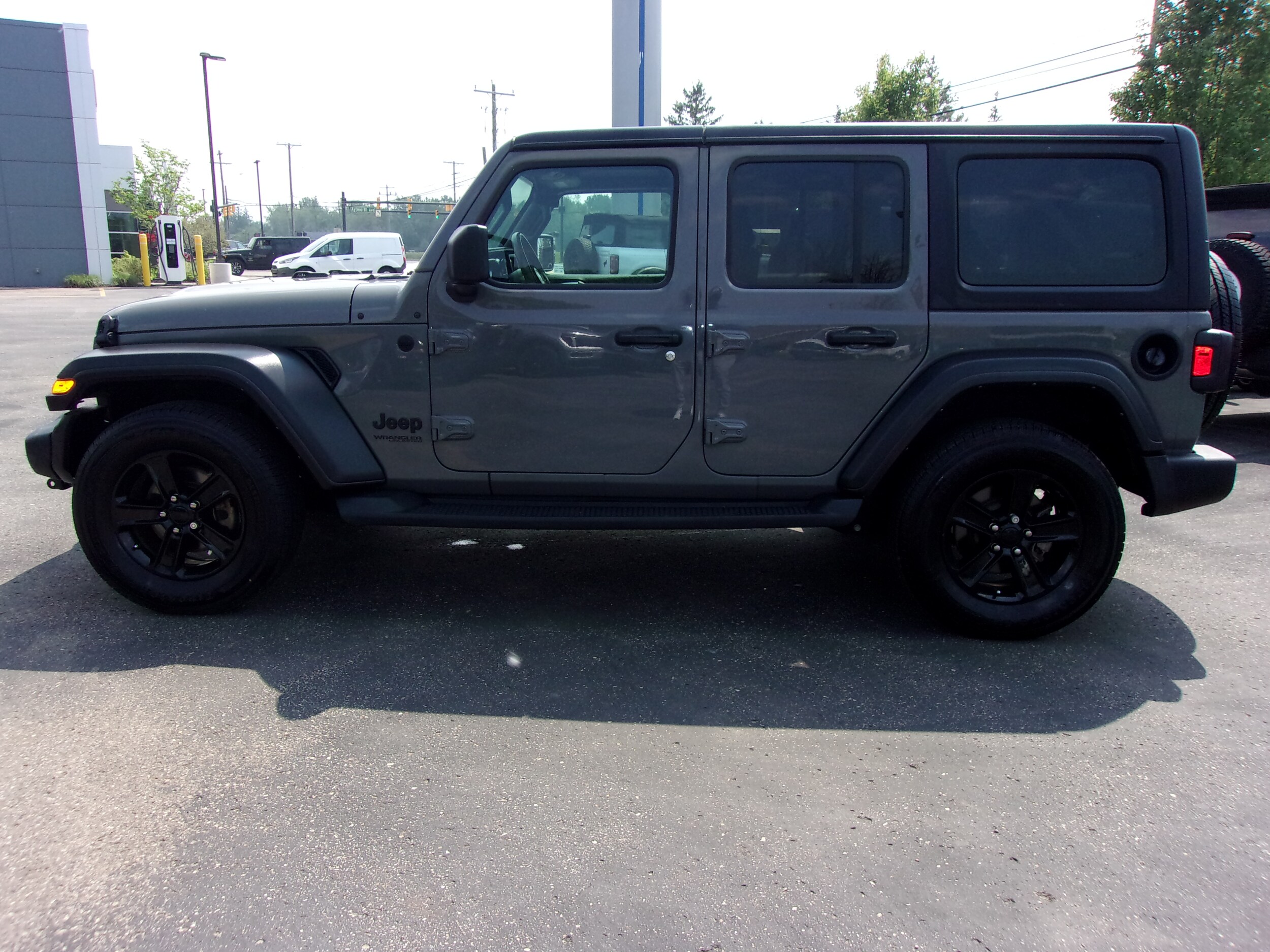 2022 Jeep Wrangler Unlimited Sport photo 2
