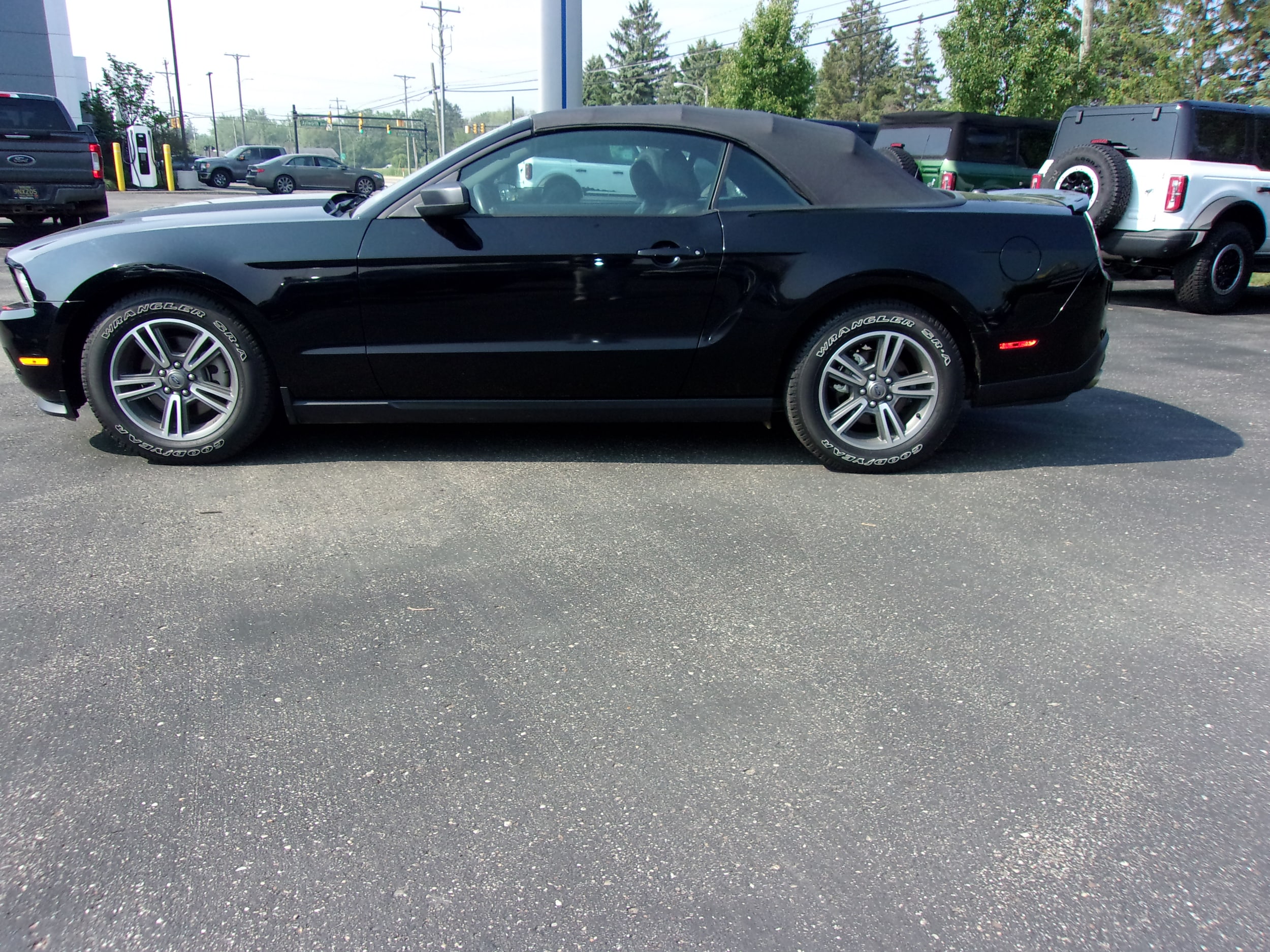 Used 2012 Ford Mustang V6 Premium with VIN 1ZVBP8EM7C5201171 for sale in South Haven, MI