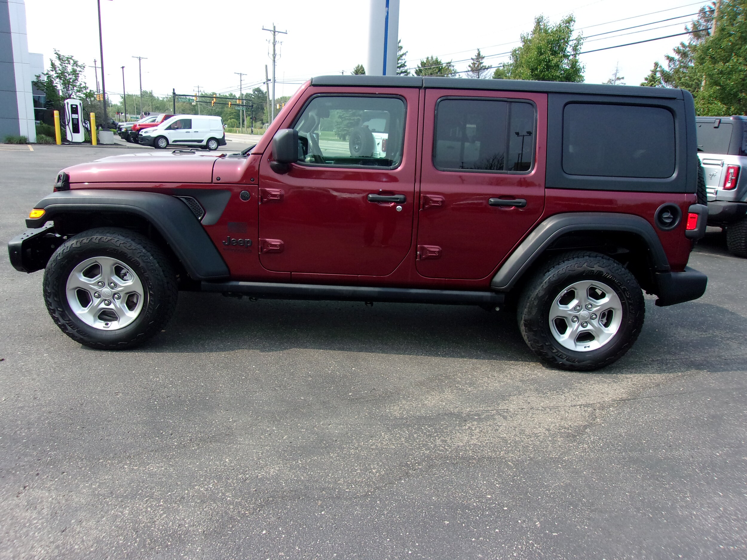 2021 Jeep Wrangler Unlimited Sport photo 2