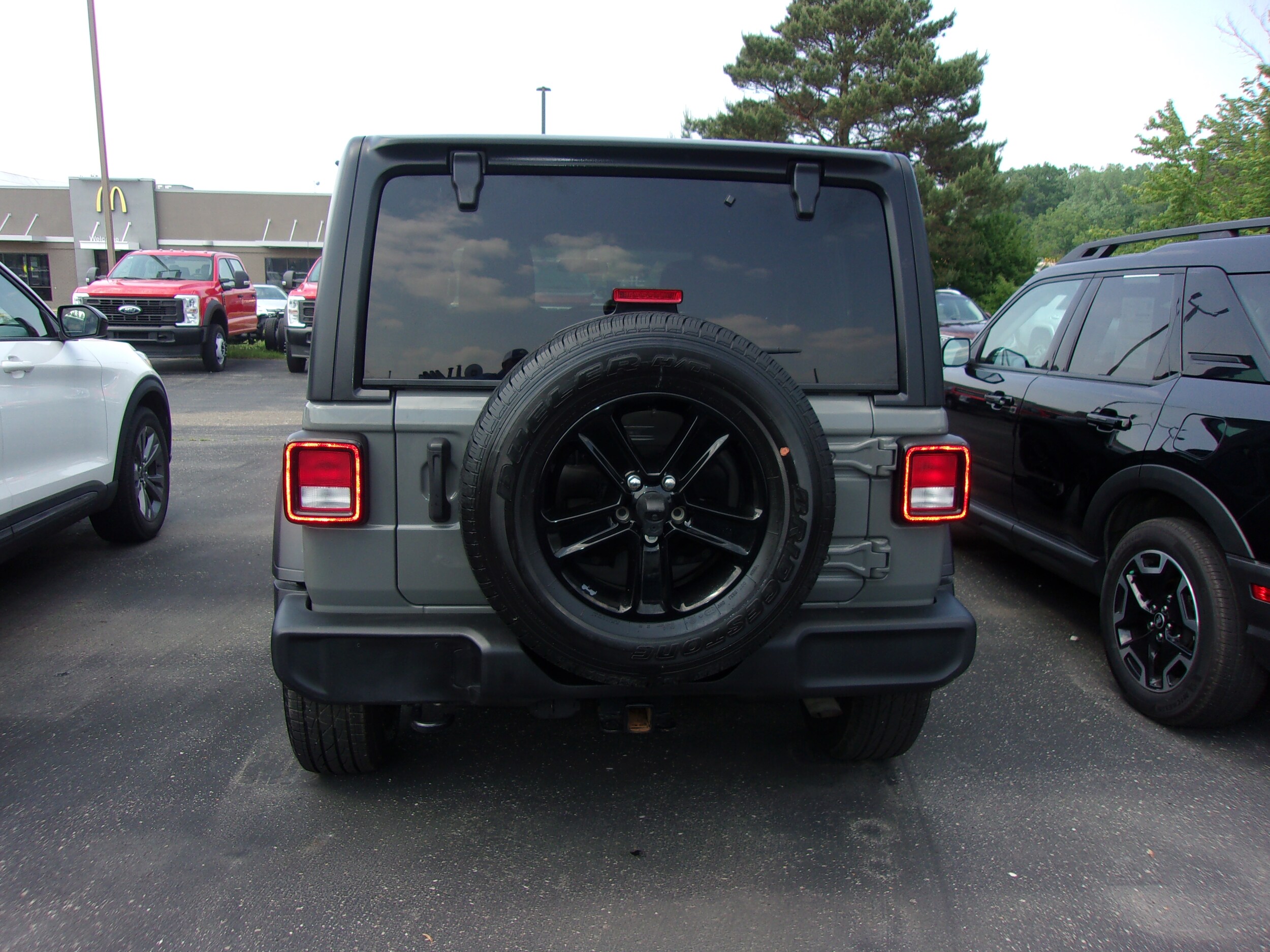 2022 Jeep Wrangler Unlimited Sport photo 4