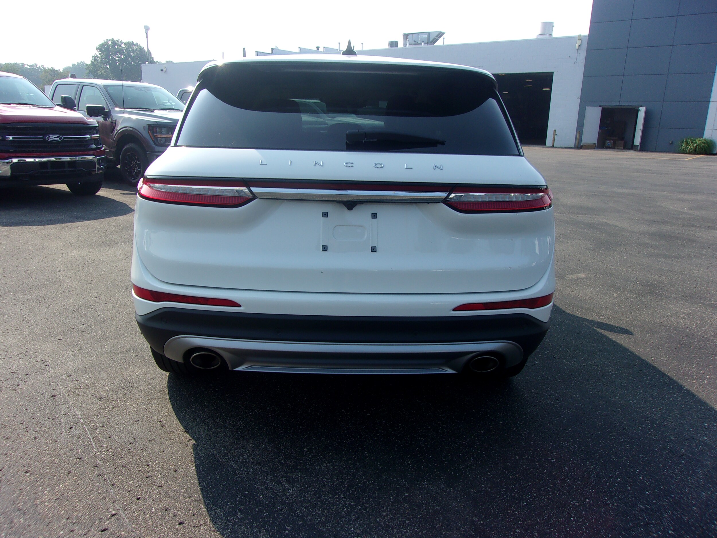 2023 Lincoln Corsair Standard photo 3