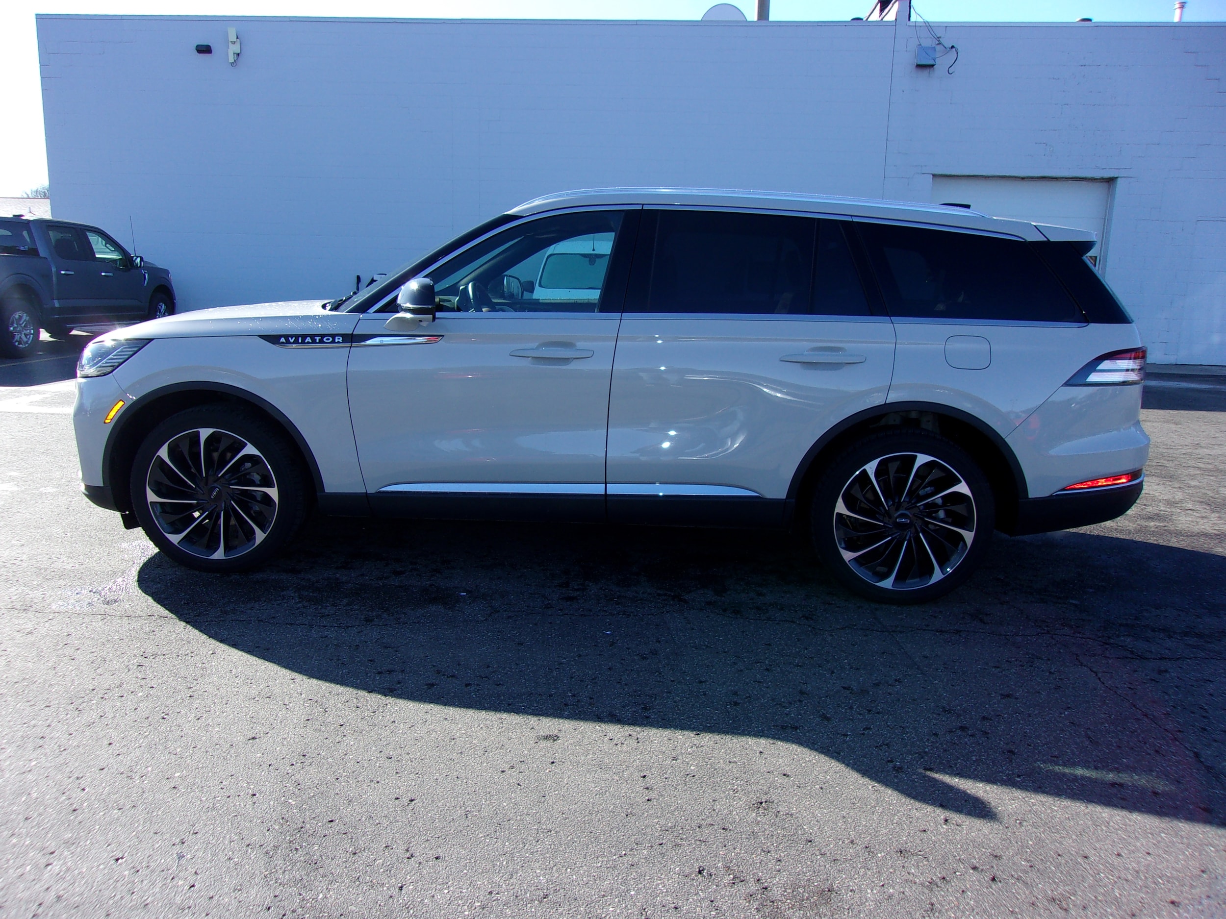 Used 2025 Lincoln Aviator Reserve with VIN 5LM5J7XC1SGL00449 for sale in South Haven, MI