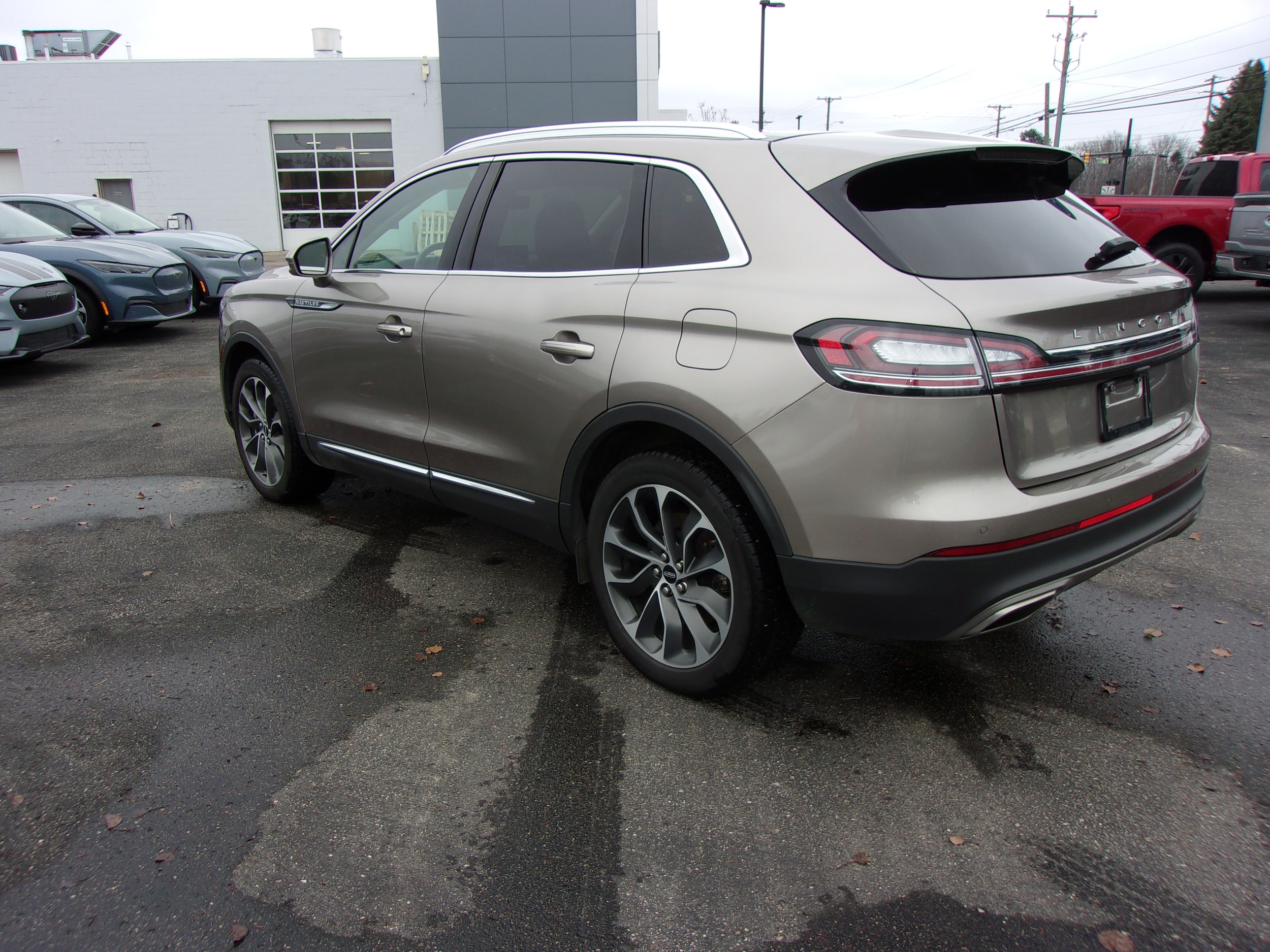 Used 2021 Lincoln Nautilus Reserve with VIN 2LMPJ8K97MBL17994 for sale in South Haven, MI