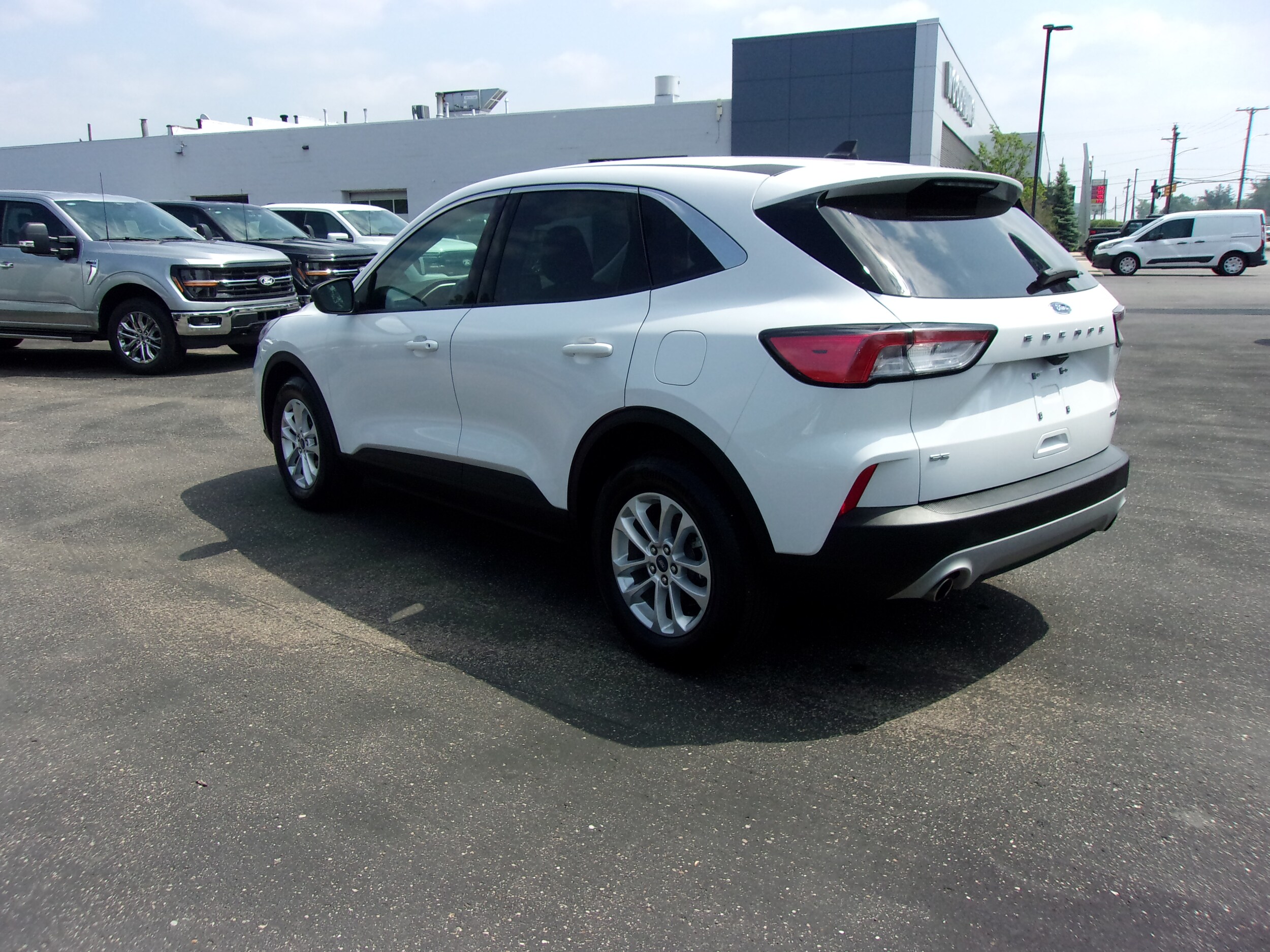 2022 Ford Escape SE photo 3