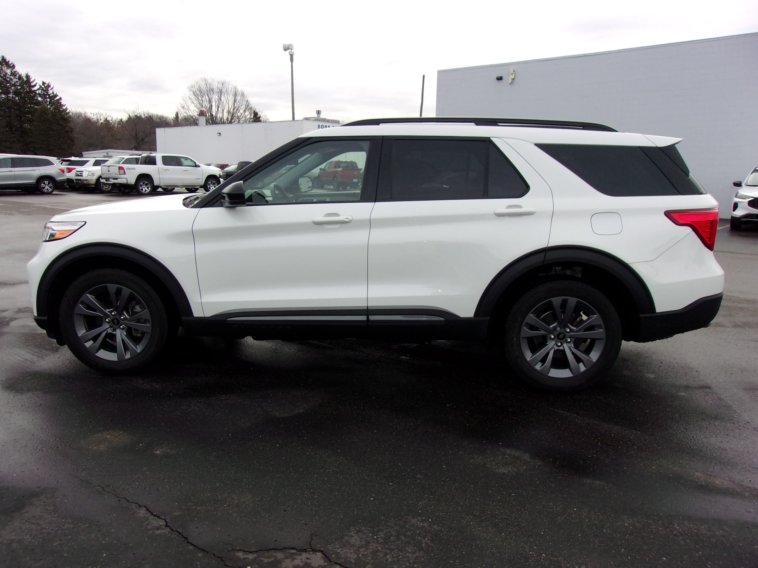 Certified 2022 Ford Explorer XLT with VIN 1FMSK8DH1NGB82108 for sale in South Haven, MI