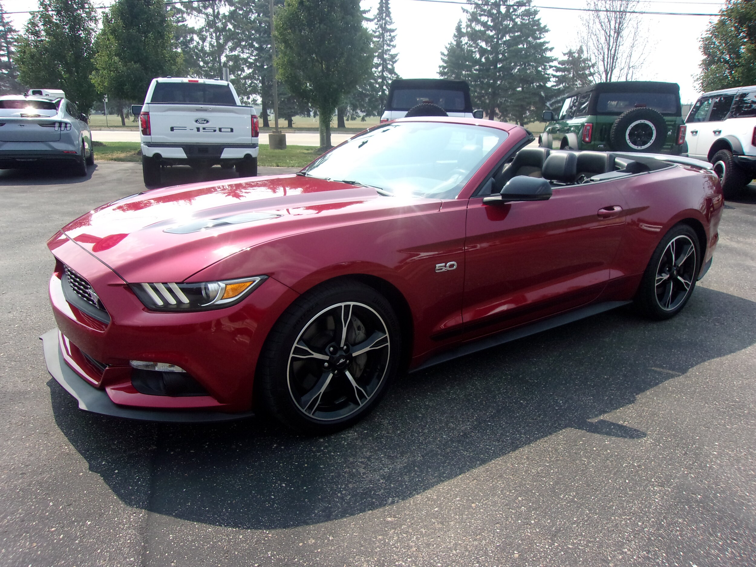 2017 Ford Mustang GT Premium Convertible photo 2