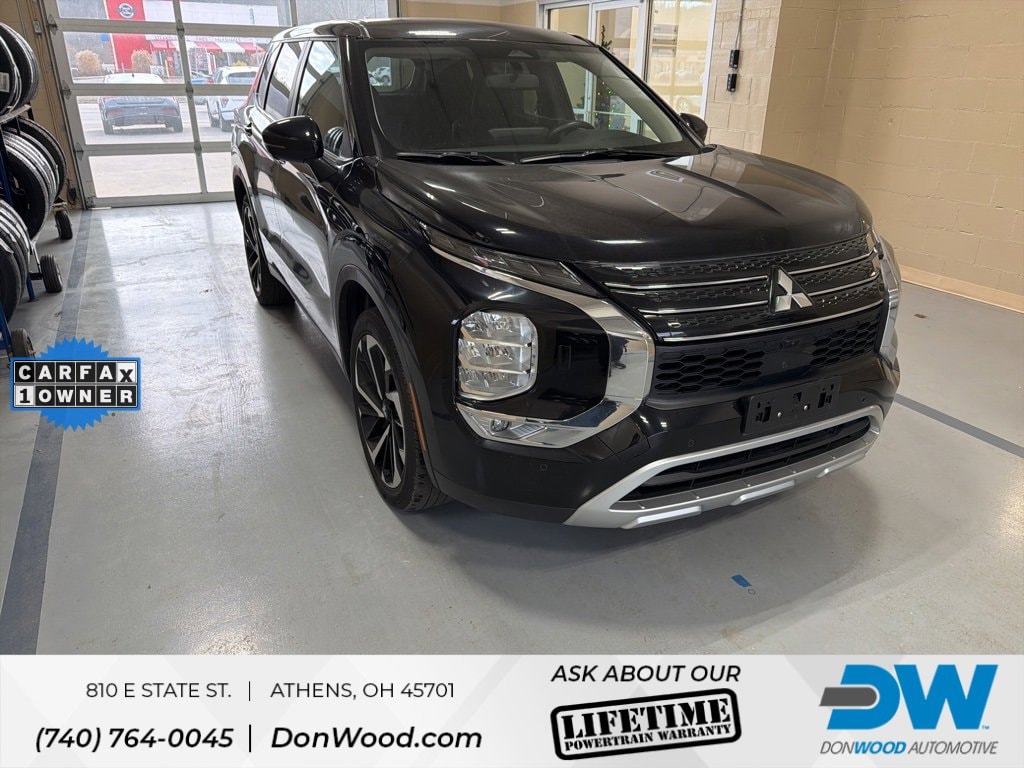 2024 Mitsubishi Outlander SE's photo