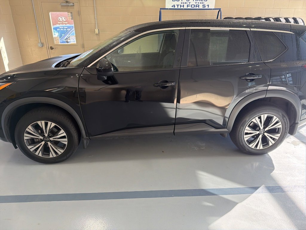 2023 Nissan Rogue AWD SV photo 4