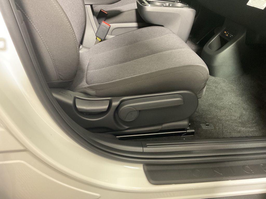 2025 Hyundai IONIQ 5 SE - Photo 38