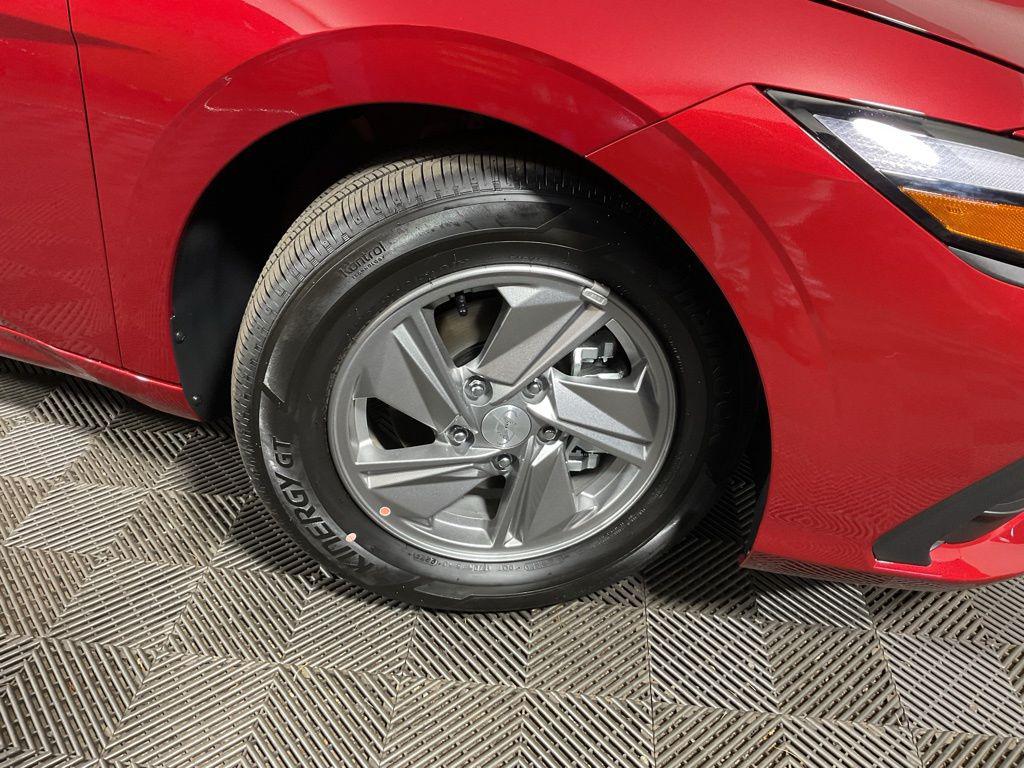 2025 Hyundai Elantra SE - Photo 39