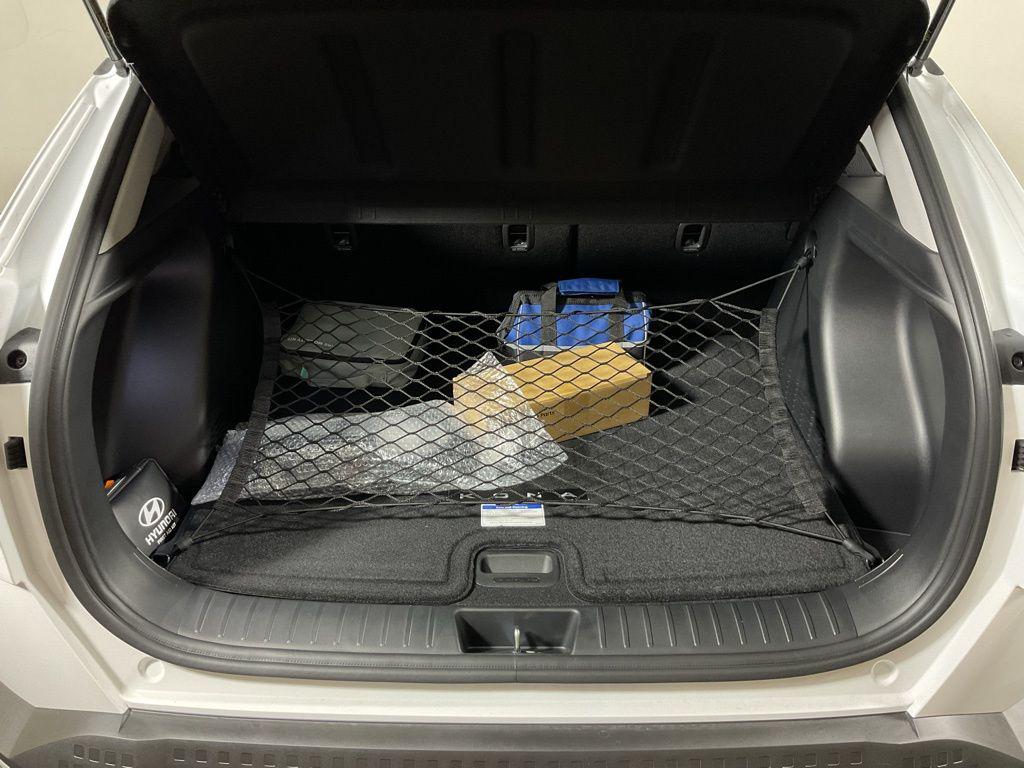2025 Hyundai Kona EV SEL - Photo 16