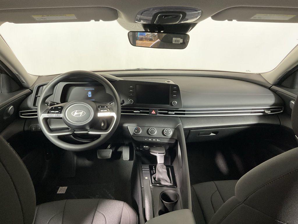 2025 Hyundai Elantra SE - Photo 23