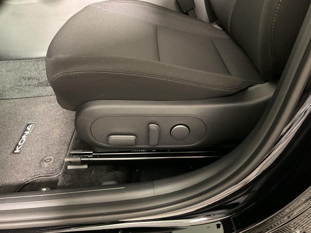 2025 Hyundai Kona SEL - Photo 21