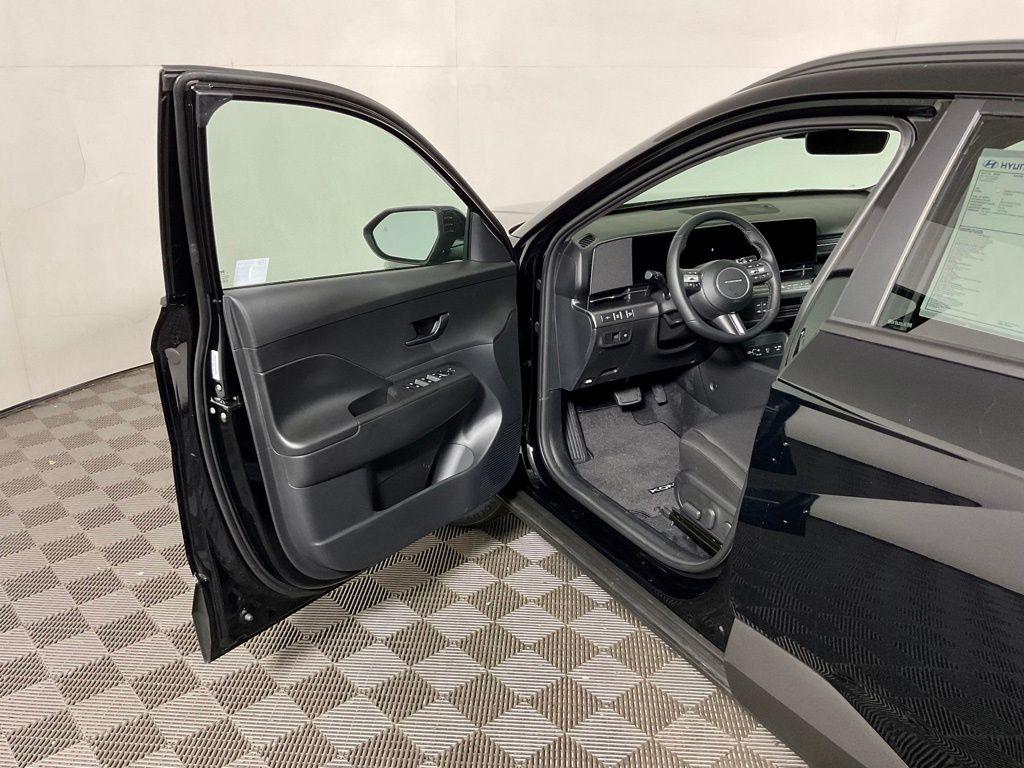 2025 Hyundai Kona SEL - Photo 18