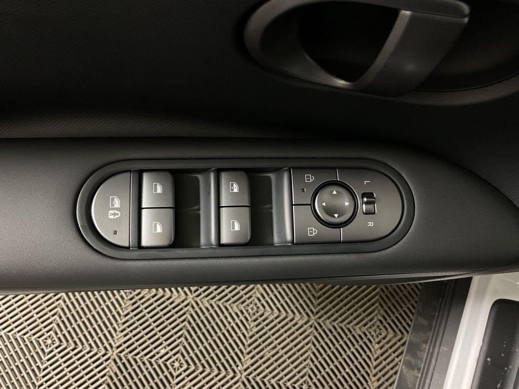 2025 Hyundai IONIQ 5 SE - Photo 20
