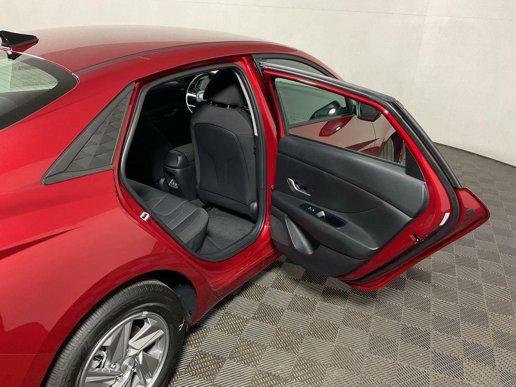 2025 Hyundai Elantra SE - Photo 34