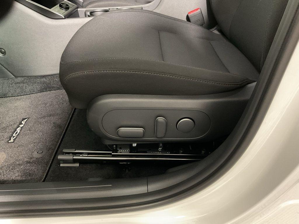 2025 Hyundai Kona EV SEL - Photo 22