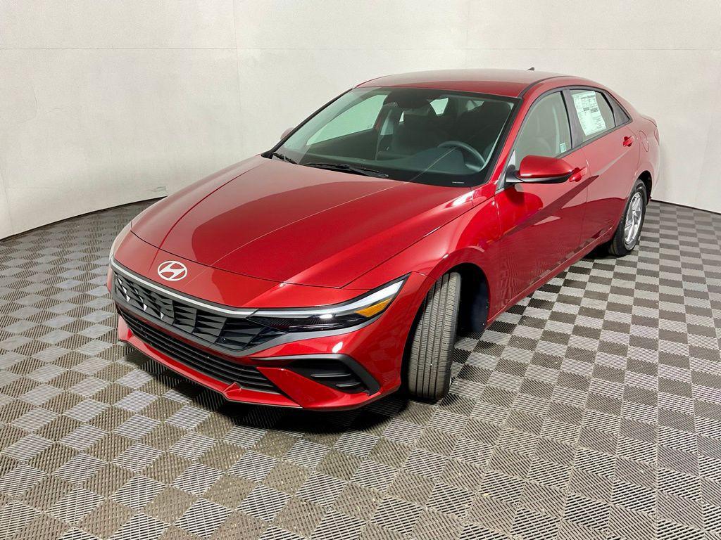 2025 Hyundai Elantra SE - Photo 11