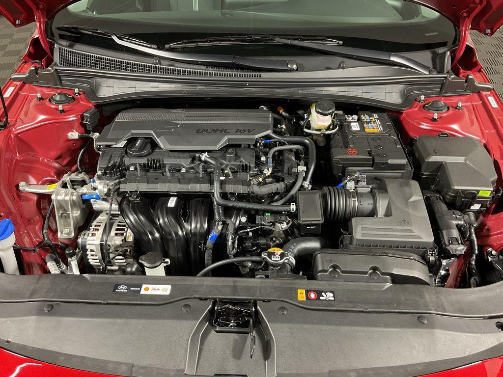 2025 Hyundai Elantra SE - Photo 9