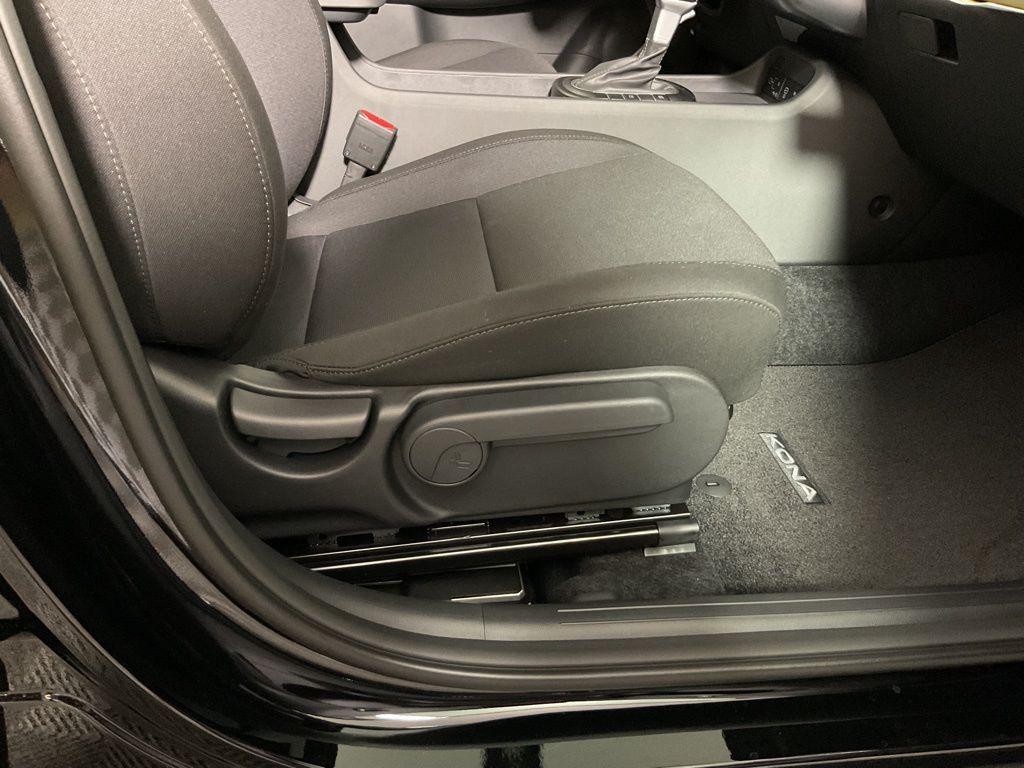 2025 Hyundai Kona SEL - Photo 37