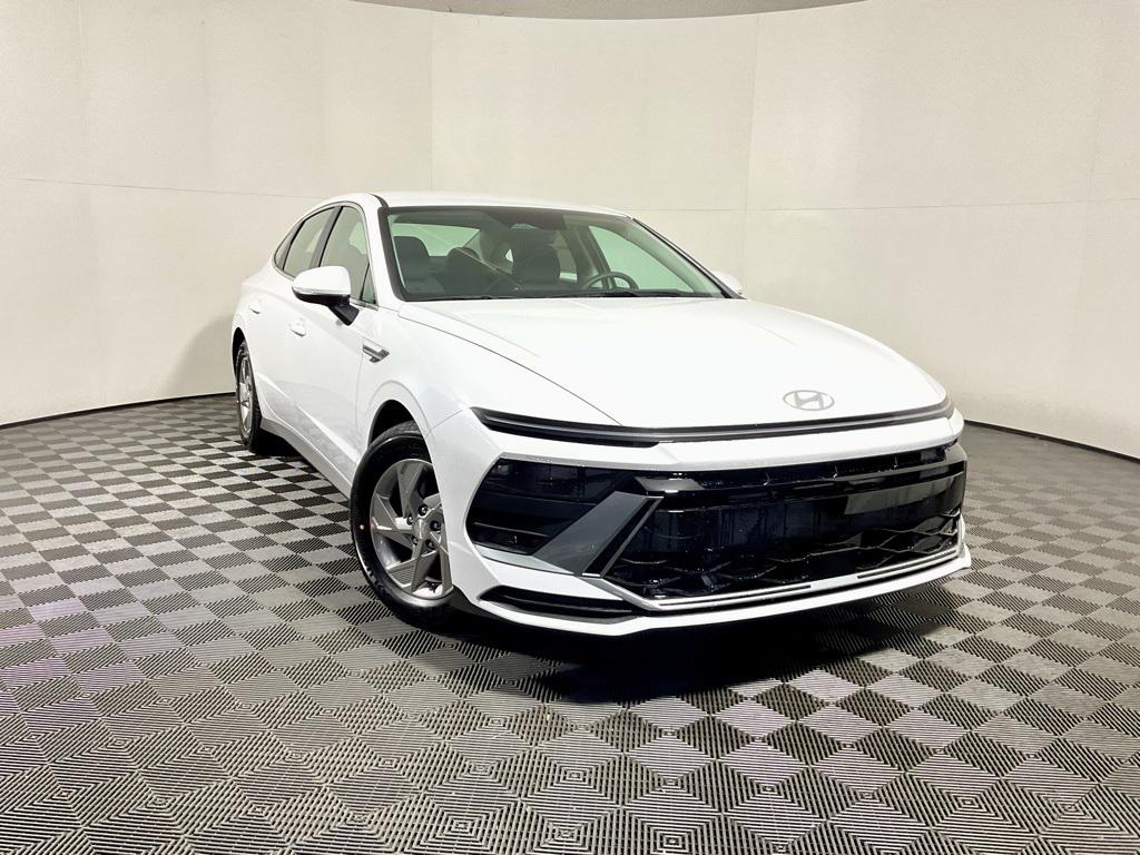 2026 Hyundai Sonata SE's photo
