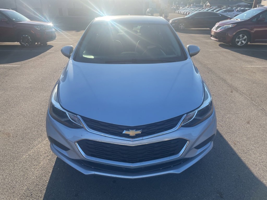 2017 Chevrolet Cruze LT photo 2