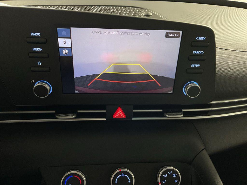 2025 Hyundai Elantra SE - Photo 2